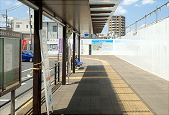 「西武新宿線・西武国分寺線 東村山駅」の西口を出て、ロータリー沿いに進む。